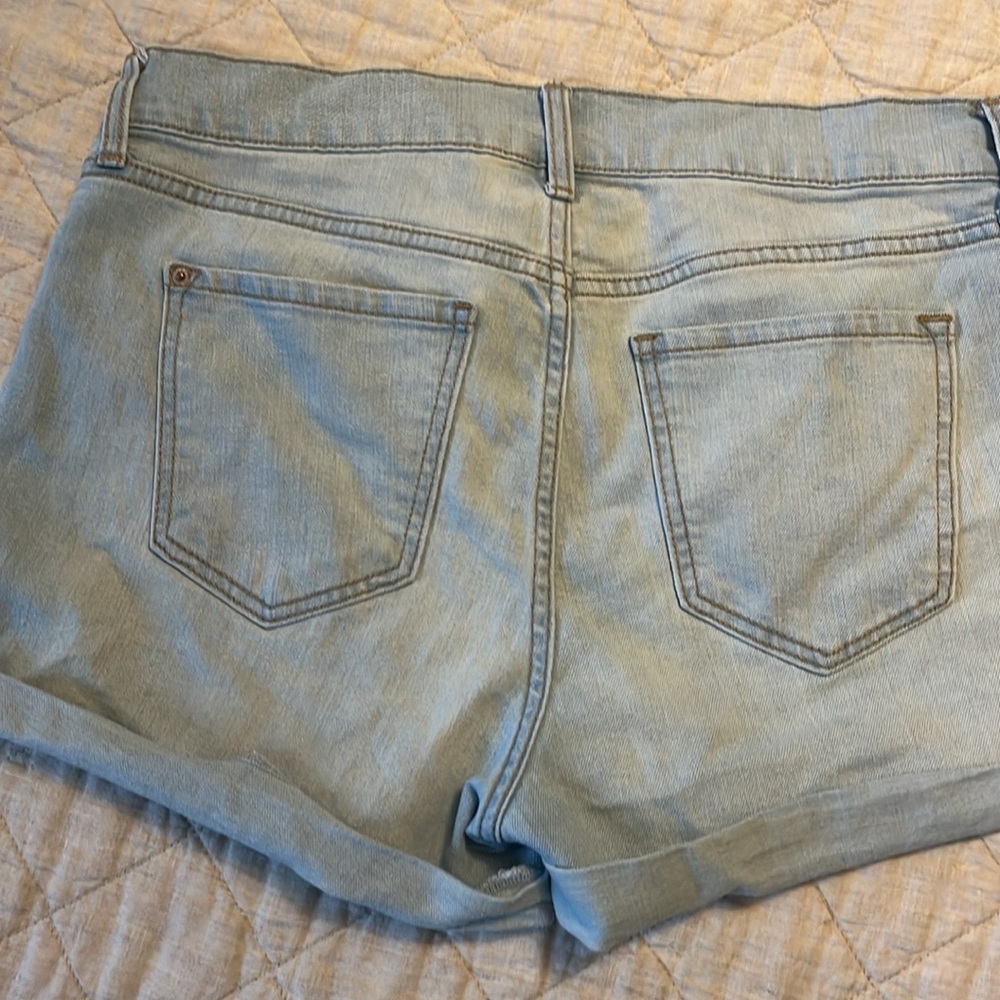 Old Navy boyfriend shorts - Picture 3 of 5
